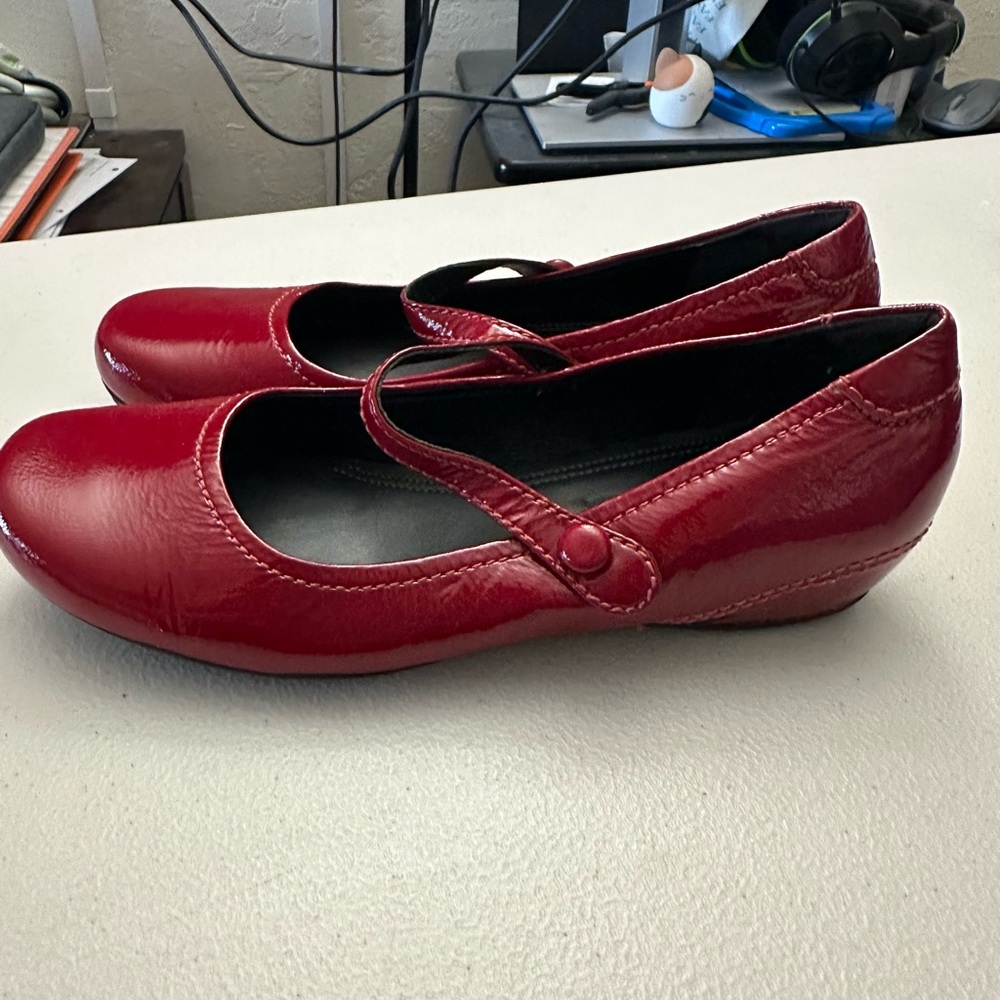 Ecco Red Flats